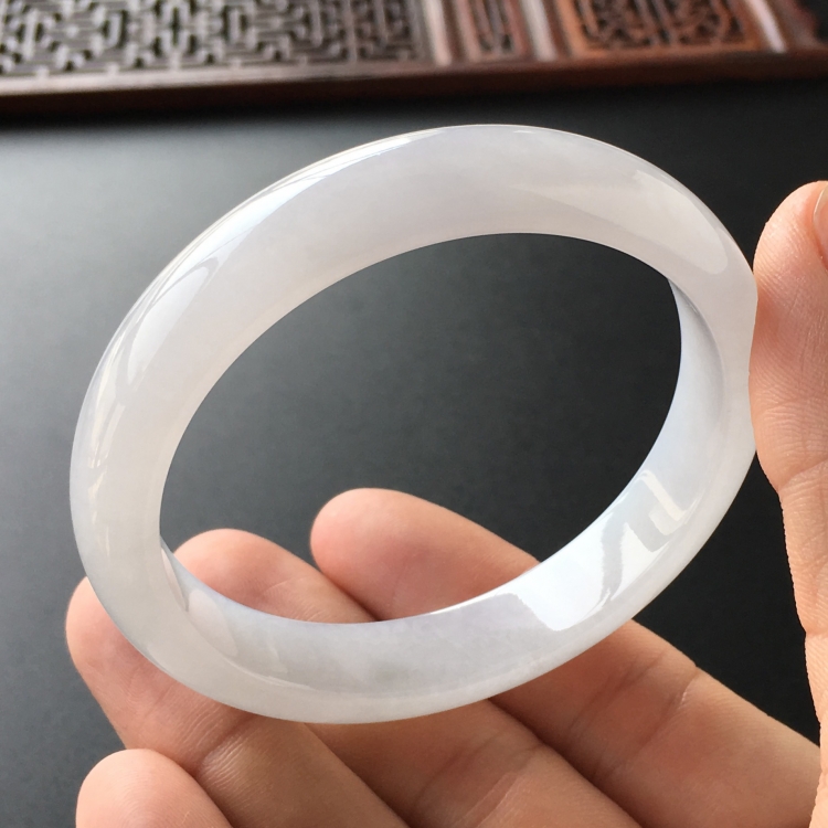(超值推荐)糯冰种淡晴水手镯(55.2mm)