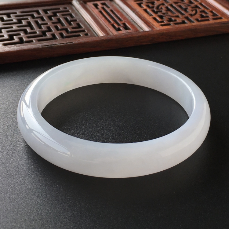 (超值推荐)糯冰种淡晴水手镯(55.2mm)