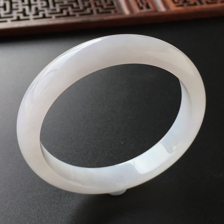 (超值推荐)糯冰种淡晴水手镯(55.2mm)