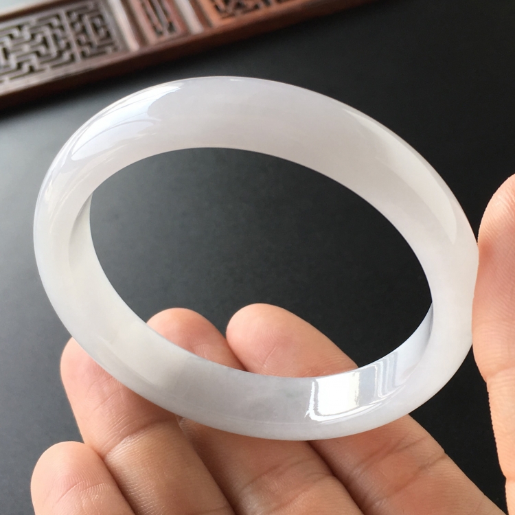 (超值推荐)糯冰种淡晴水手镯(55.2mm)