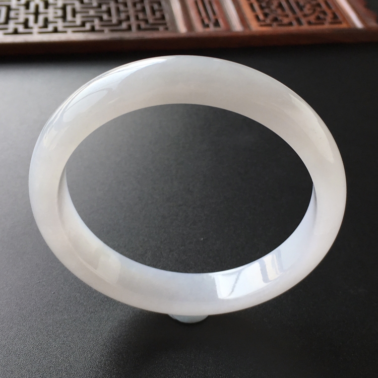 (超值推荐)糯冰种淡晴水手镯(55.2mm)