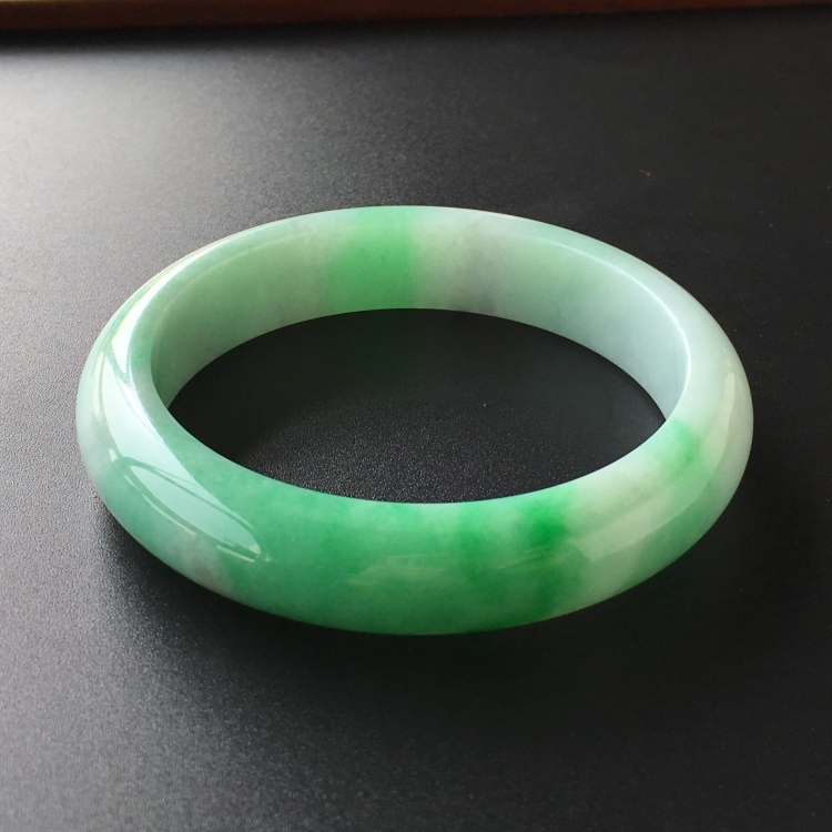 (超值推荐)糯冰种飘翠手镯(57mm)