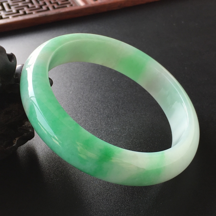 (超值推荐)糯冰种飘翠手镯(57mm)