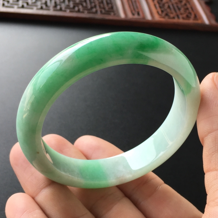(超值推荐)糯冰种飘翠手镯(57mm)