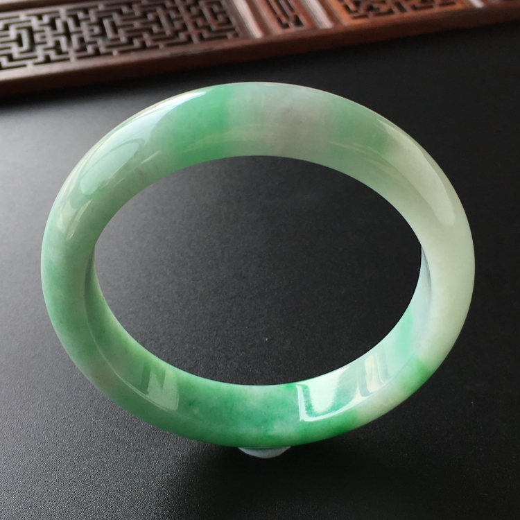 (超值推荐)糯冰种飘翠手镯(57mm)