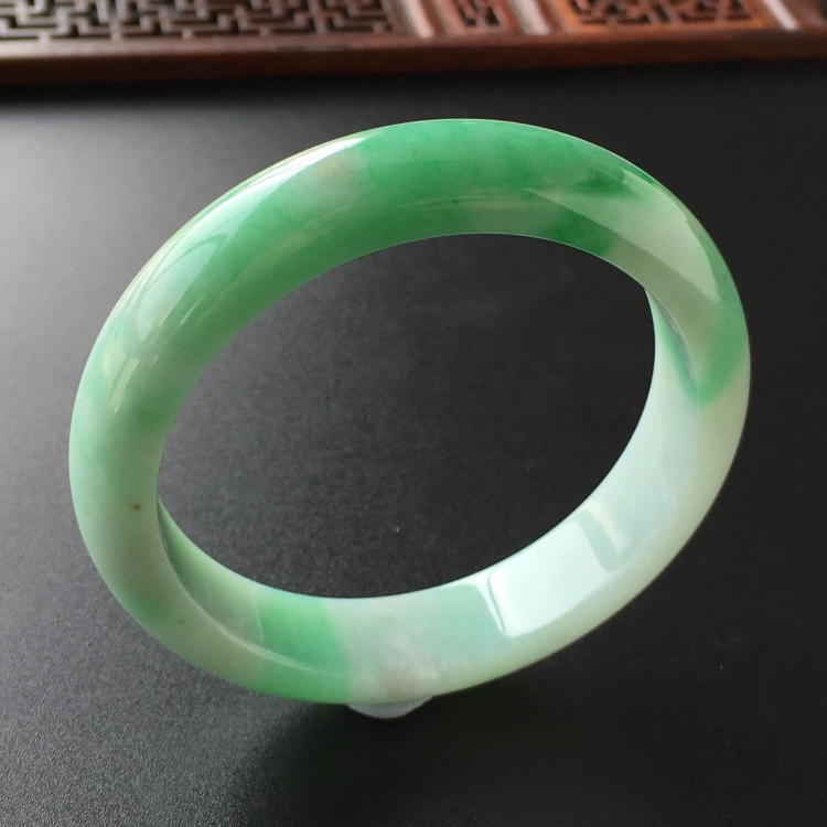 (超值推荐)糯冰种飘翠手镯(57mm)