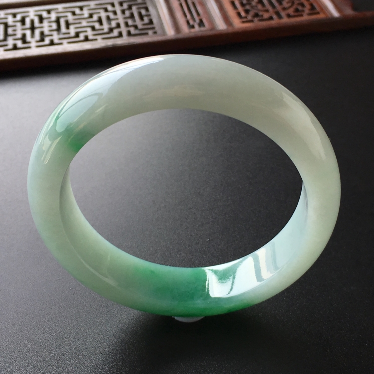 (超值推荐)糯冰种飘翠手镯(57.7mm)