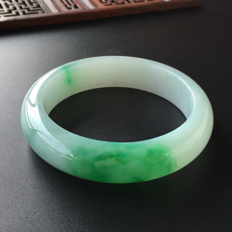 (超值推荐)糯冰种飘翠手镯(57.7mm)