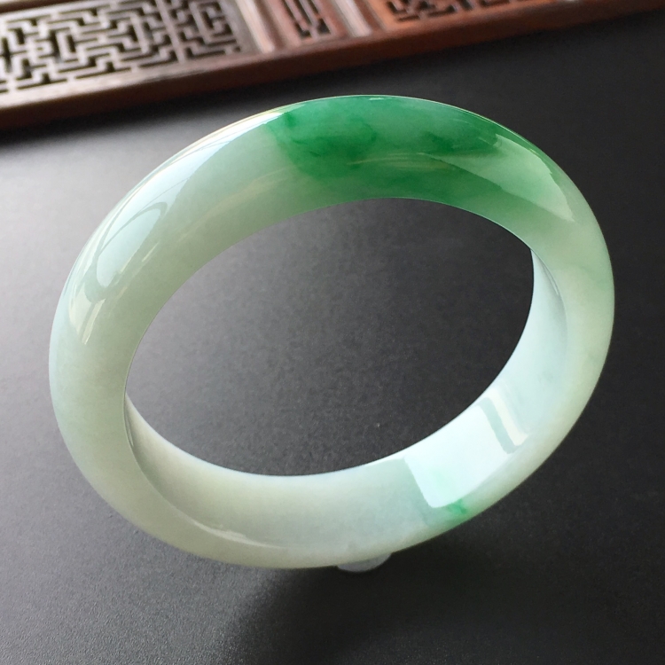 (超值推荐)糯冰种飘翠手镯(57.7mm)