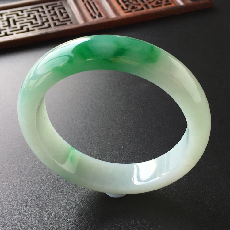 (超值推荐)糯冰种飘翠手镯(57.7mm)