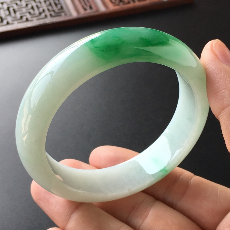 (超值推荐)糯冰种飘翠手镯(57.7mm)