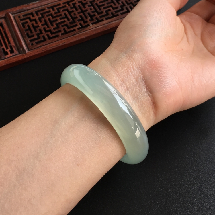 (超值推荐)冰种晴水手镯(56.5mm)