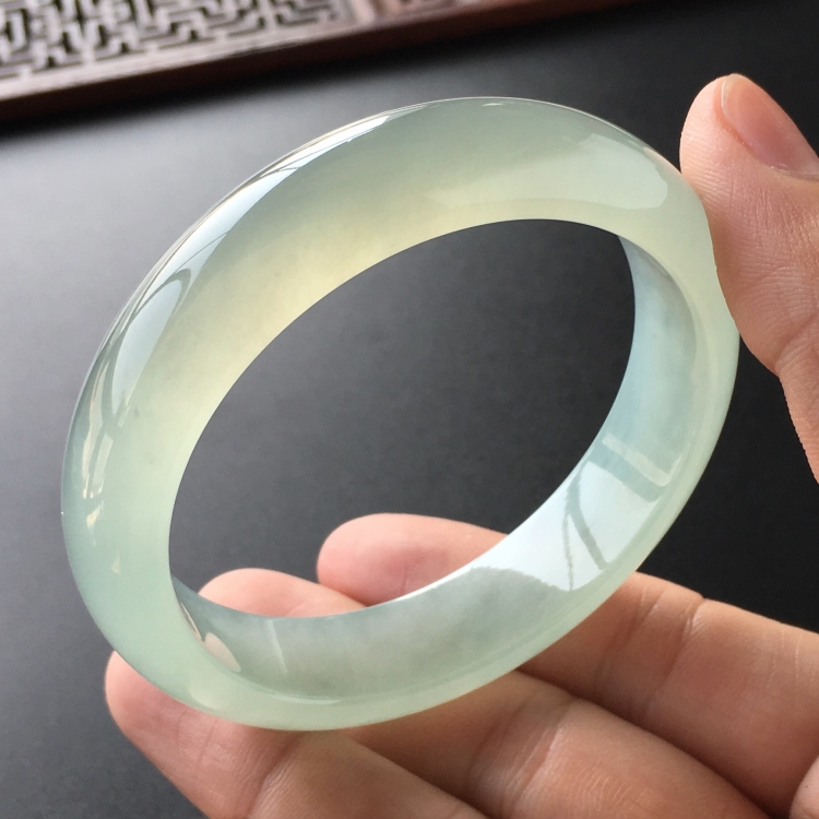 (超值推荐)冰种晴水手镯(56.5mm)