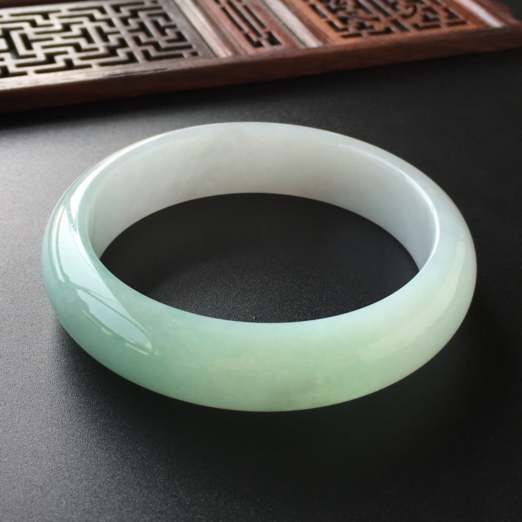 (超值推荐)糯冰种晴水手镯(57.3mm)
