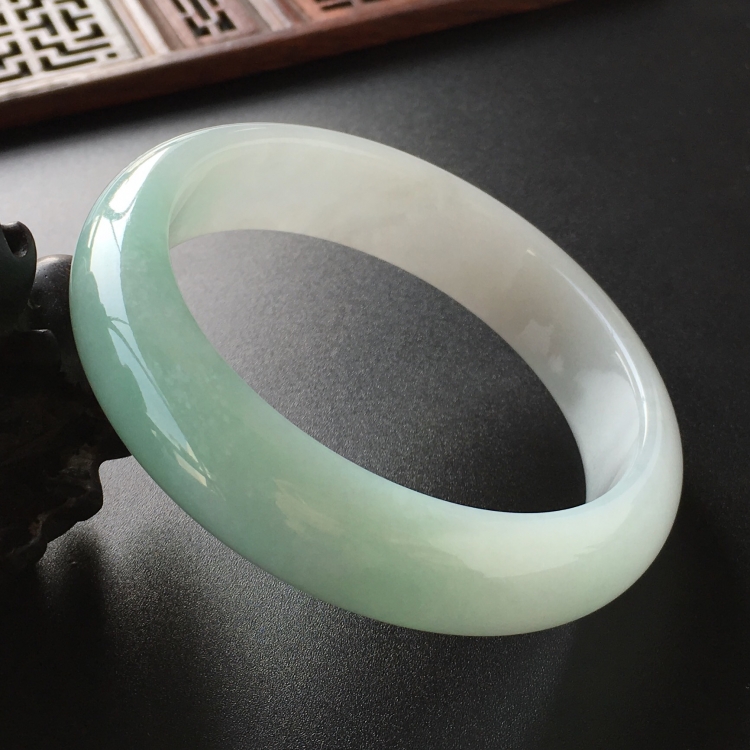 (超值推荐)糯冰种晴水手镯(57.3mm)