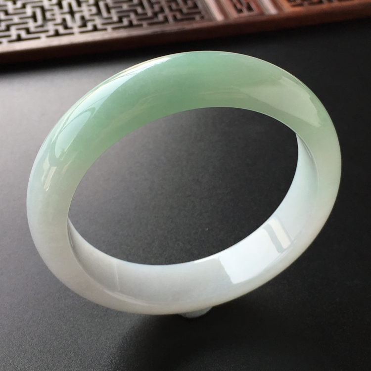 (超值推荐)糯冰种晴水手镯(57.3mm)