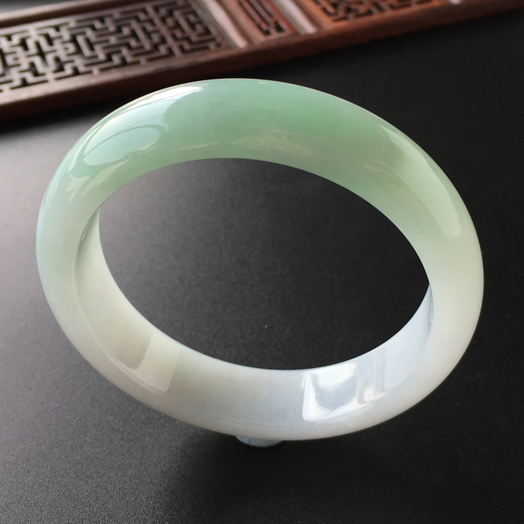 (超值推荐)糯冰种晴水手镯(57.3mm)