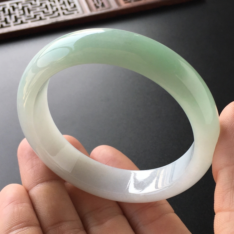 (超值推荐)糯冰种晴水手镯(57.3mm)