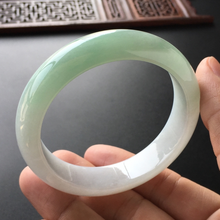 (超值推荐)糯冰种晴水手镯(57.3mm)