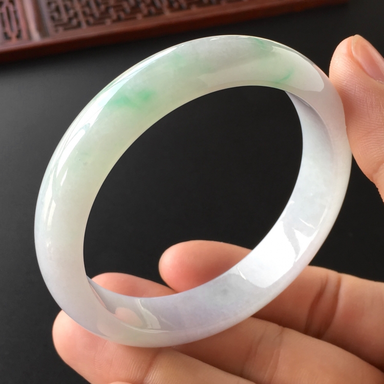 (超值推荐)糯冰种飘翠手镯(57mm)