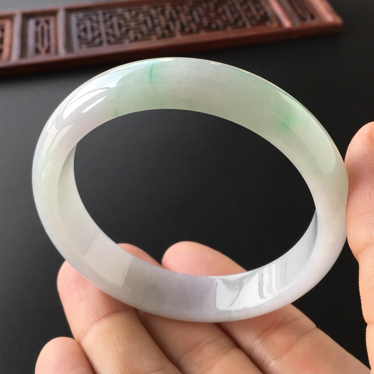 (超值推荐)糯冰种飘翠手镯(57mm)