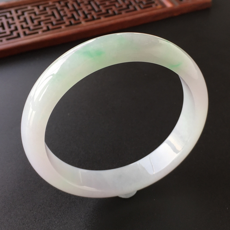 (超值推荐)糯冰种飘翠手镯(57mm)
