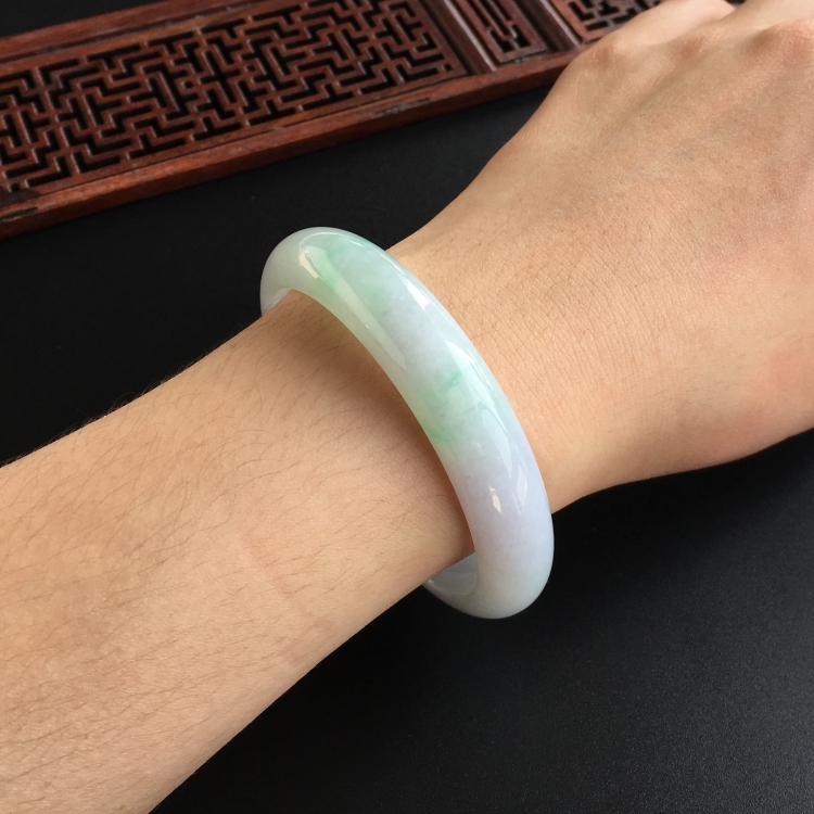 (超值推荐)糯冰种飘翠手镯(57mm)