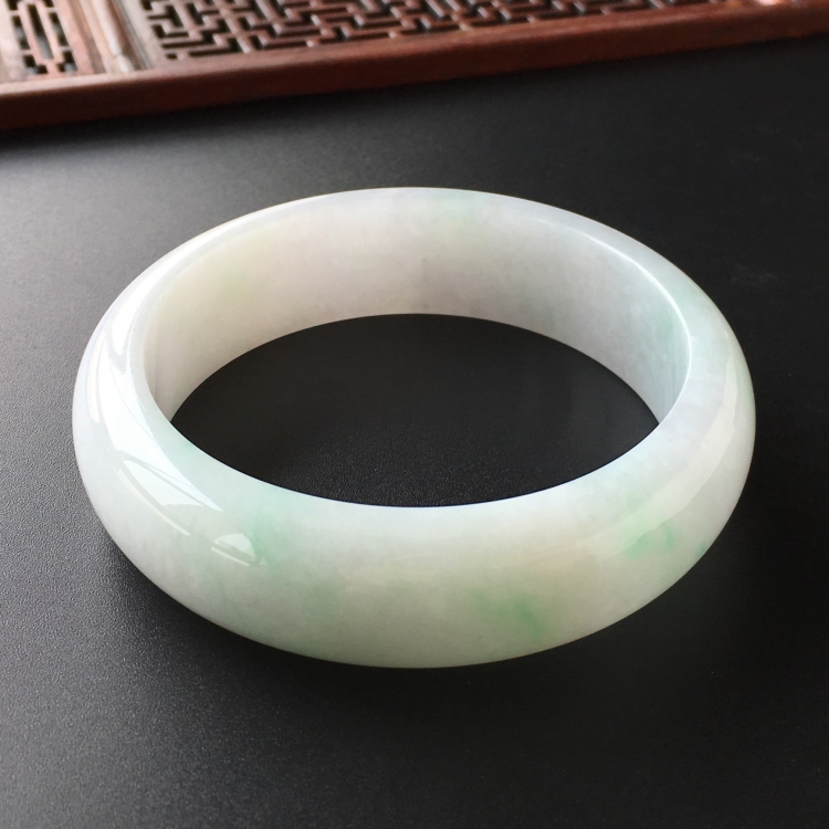 (超值推荐)糯冰种略飘翠手镯(58.2mm)