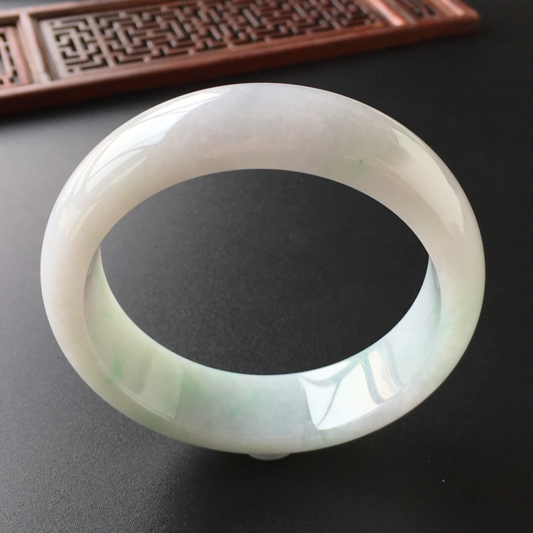 (超值推荐)糯冰种略飘翠手镯(58.2mm)
