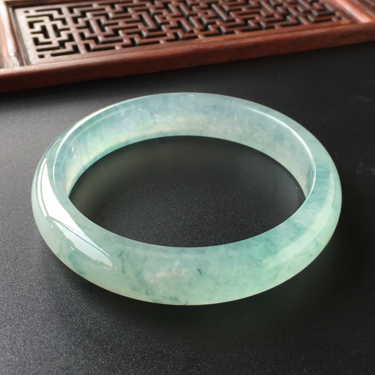 (超值推荐)冰种飘花手镯(56.6mm)