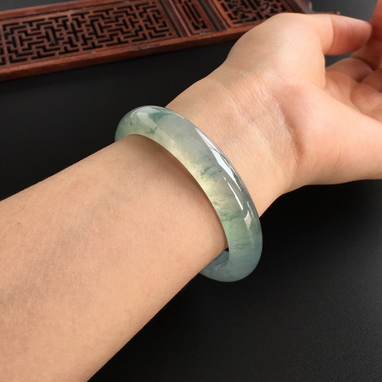 (超值推荐)冰种飘花手镯(56.6mm)