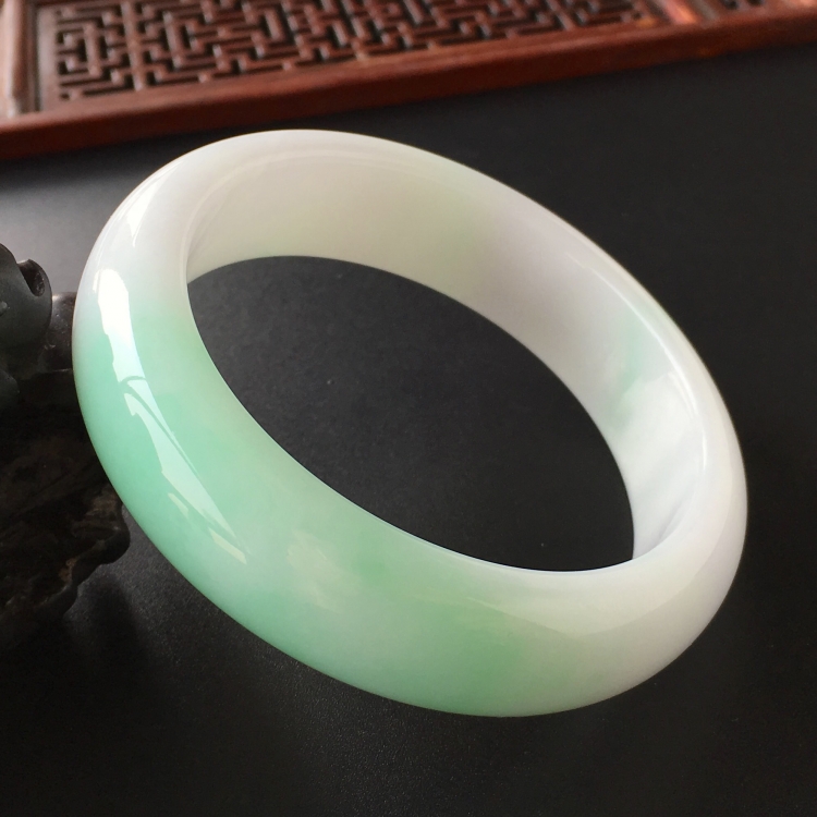 (超值推荐)糯冰种白底青手镯(59.2mm)