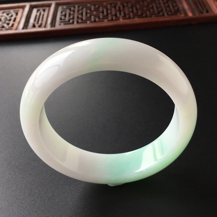 (超值推荐)糯冰种白底青手镯(59.2mm)