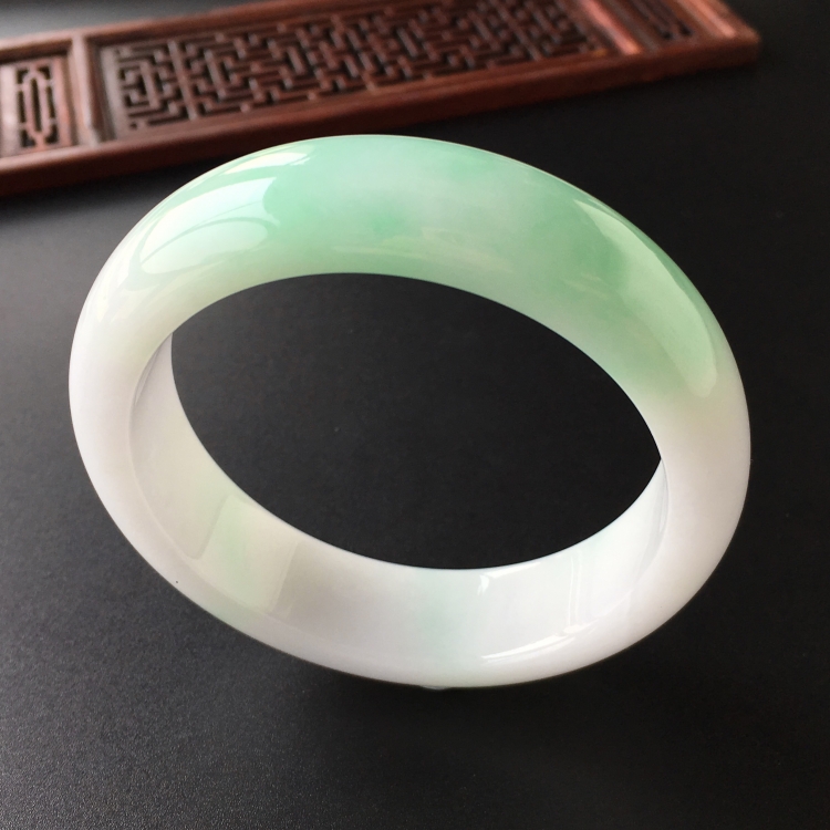 (超值推荐)糯冰种白底青手镯(59.2mm)