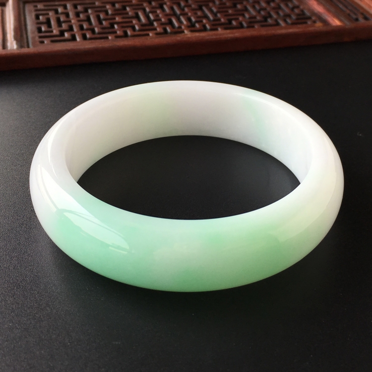 (超值推荐)糯冰种白底青手镯(59.2mm)