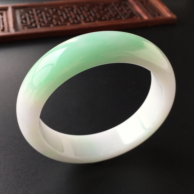 (超值推荐)糯冰种白底青手镯(59.2mm)