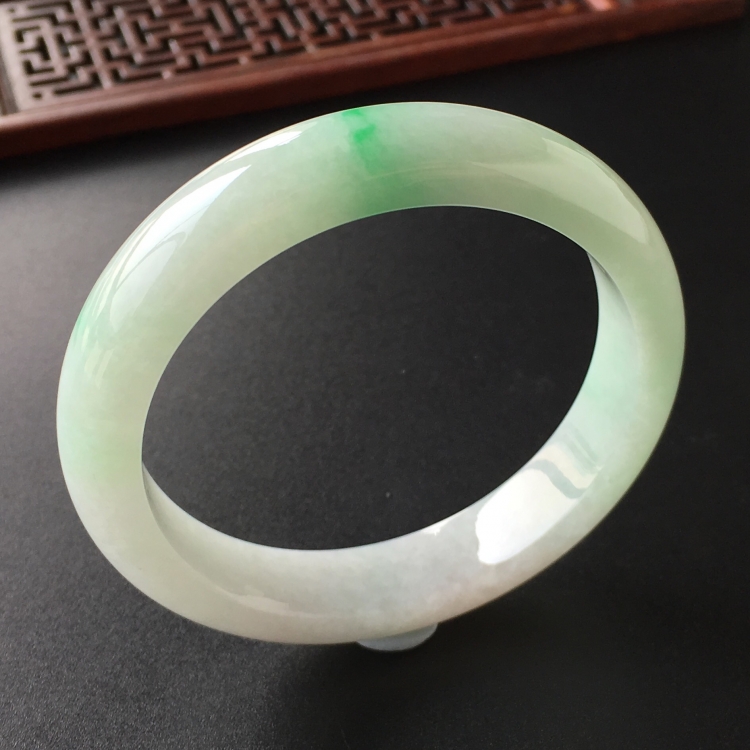(超值推荐)糯冰种飘翠手镯(54.6mm)