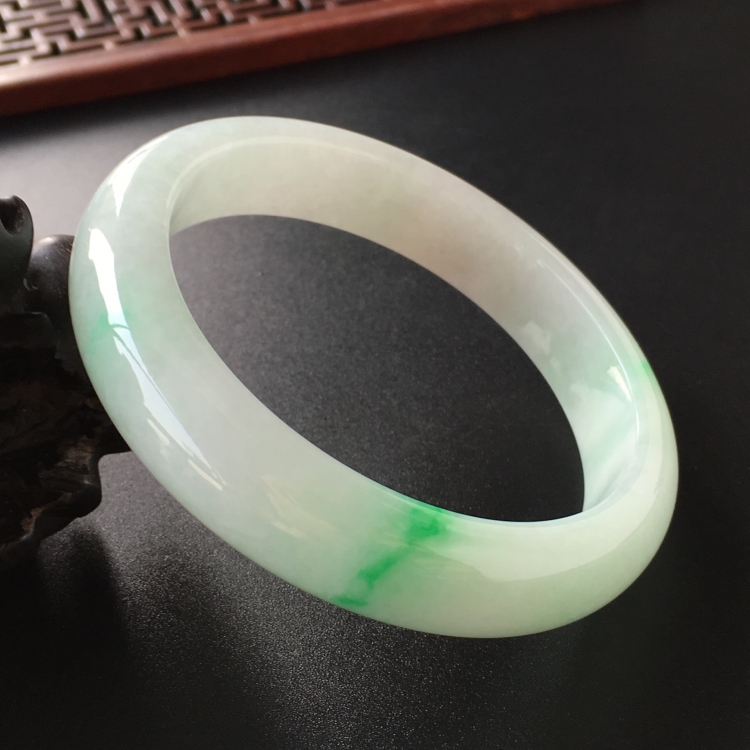 (超值推荐)糯冰种飘翠手镯(54.6mm)