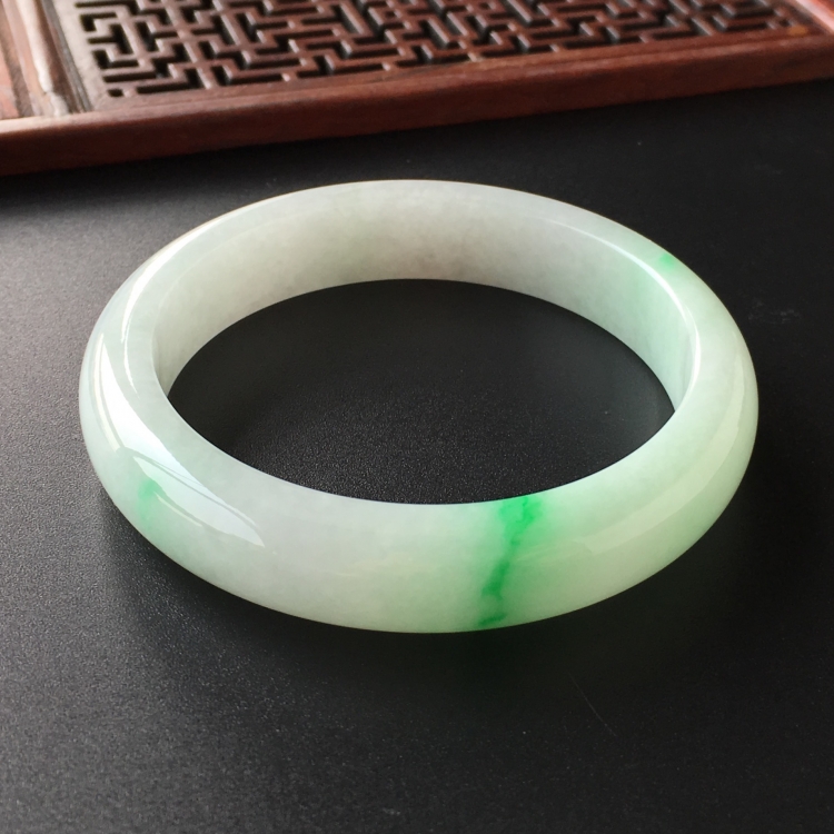 (超值推荐)糯冰种飘翠手镯(54.6mm)