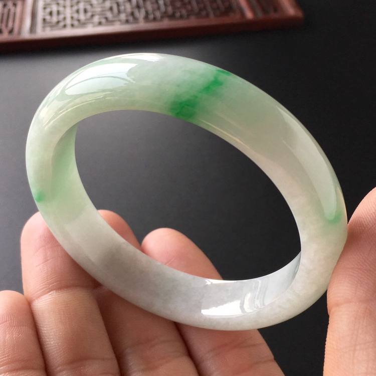 (超值推荐)糯冰种飘翠手镯(54.6mm)