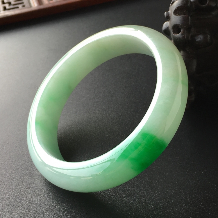 (超值推荐)糯冰种飘翠手镯(55.2mm)