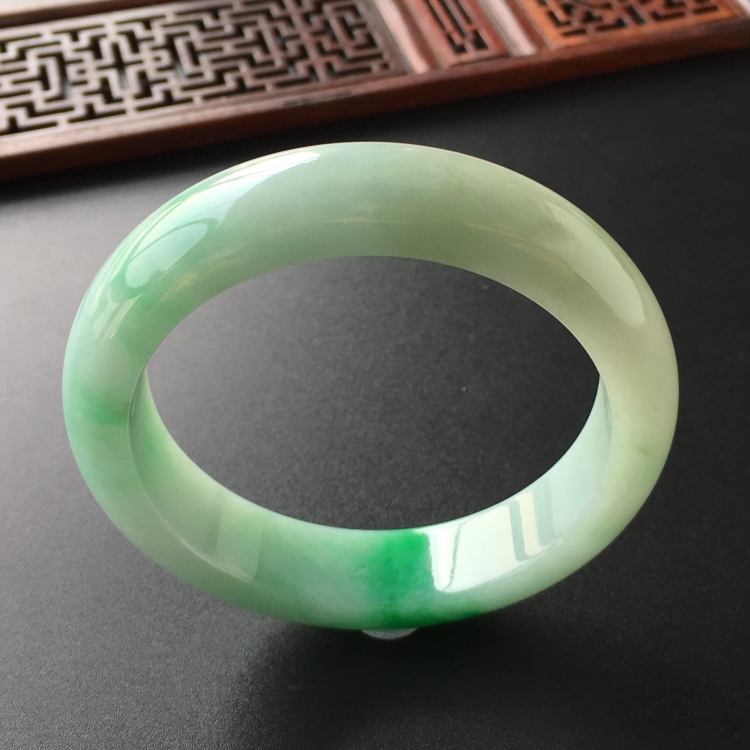 (超值推荐)糯冰种飘翠手镯(55.2mm)