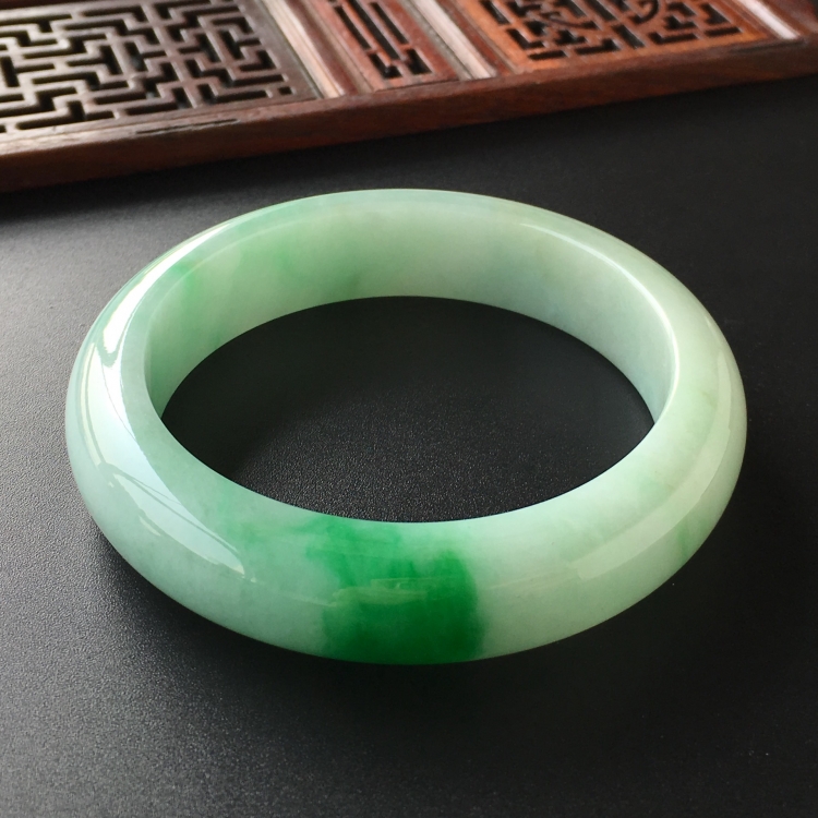 (超值推荐)糯冰种飘翠手镯(55.2mm)