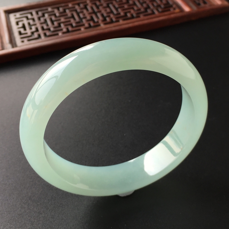 (超值推荐)糯冰种晴水手镯(57mm)