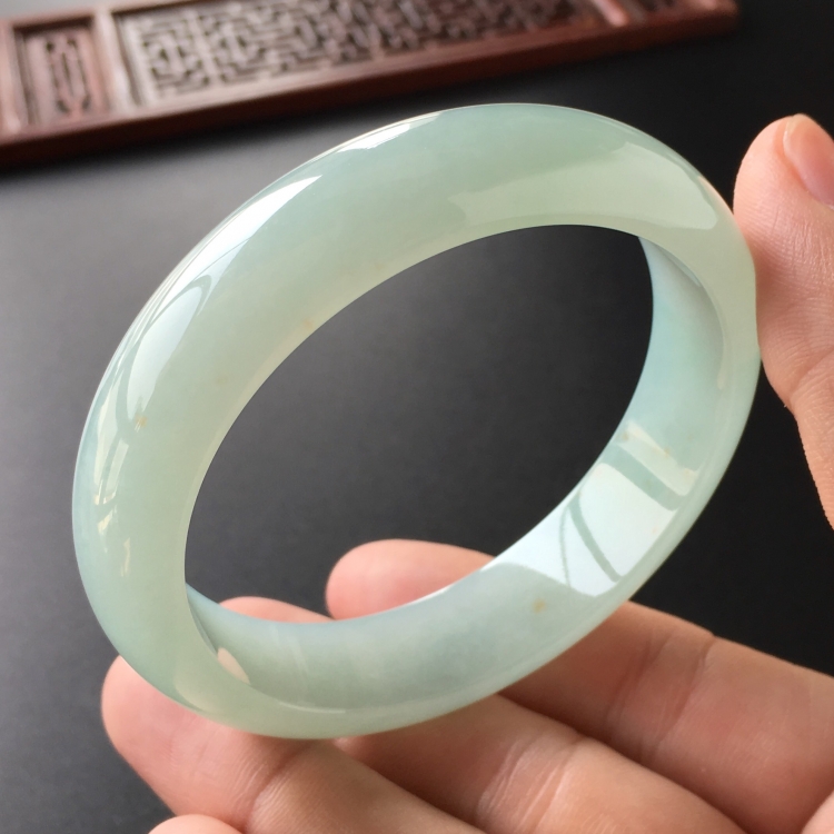 (超值推荐)糯冰种晴水手镯(57mm)