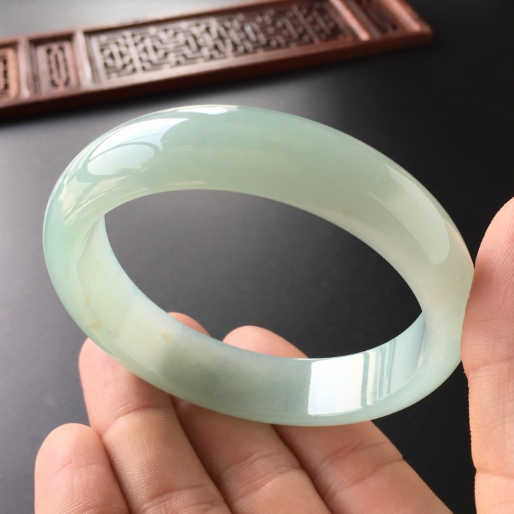 (超值推荐)糯冰种晴水手镯(57mm)
