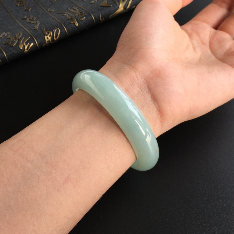 (超值推荐)糯冰种晴水手镯(57mm)