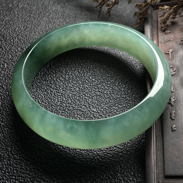 （超值推荐）冰种晴水略飘花手镯（58mm）