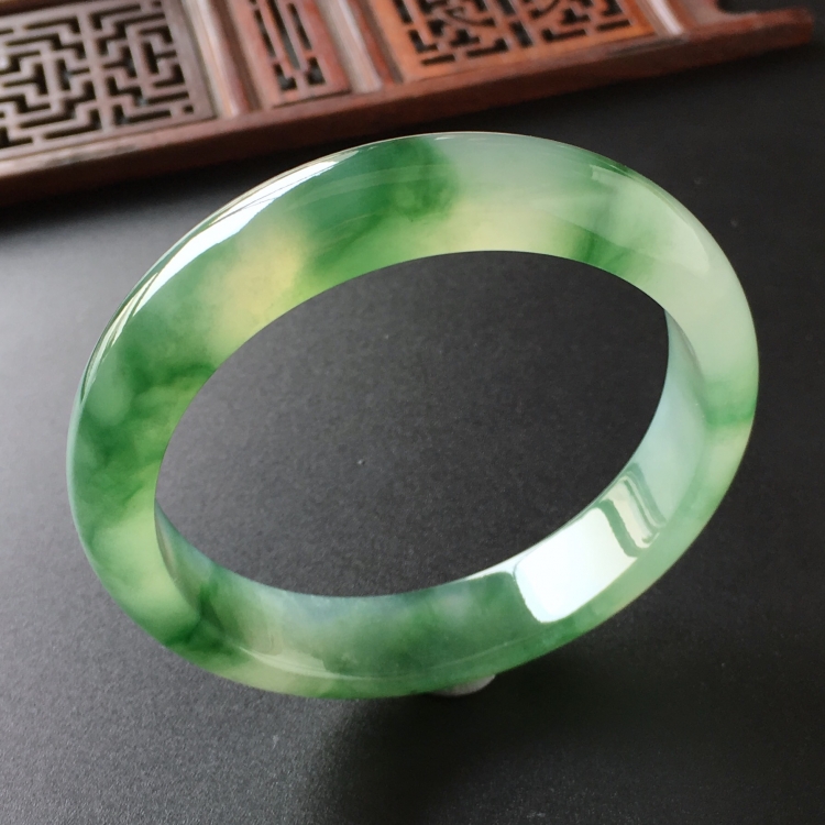 (超值推荐)冰种飘绿花手镯(57.3mm)