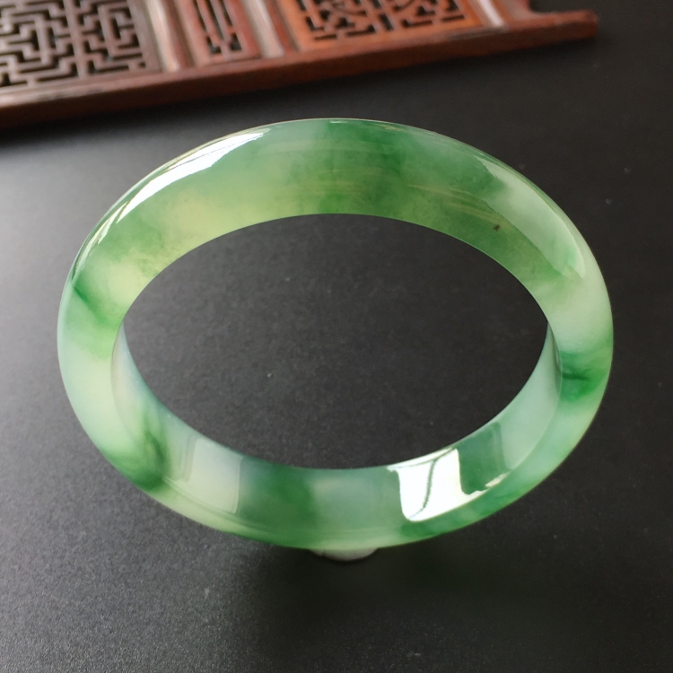 (超值推荐)冰种飘绿花手镯(57.3mm)